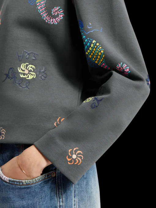 BOXY FIT EMBROIDERED SWEATSHIRT