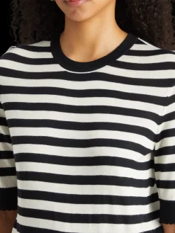 CREW NECK SHORT SLEEVED PULLOVER