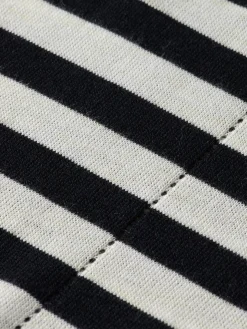 CREW NECK SHORT SLEEVED PULLOVER