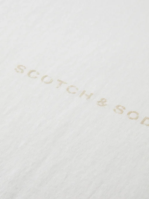 Essential - logo front chest t-shirt
