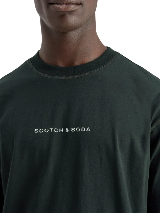 Essential - logo front chest t-shirt