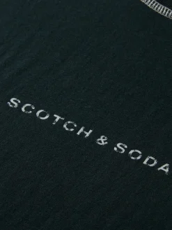 Essential - logo front chest t-shirt