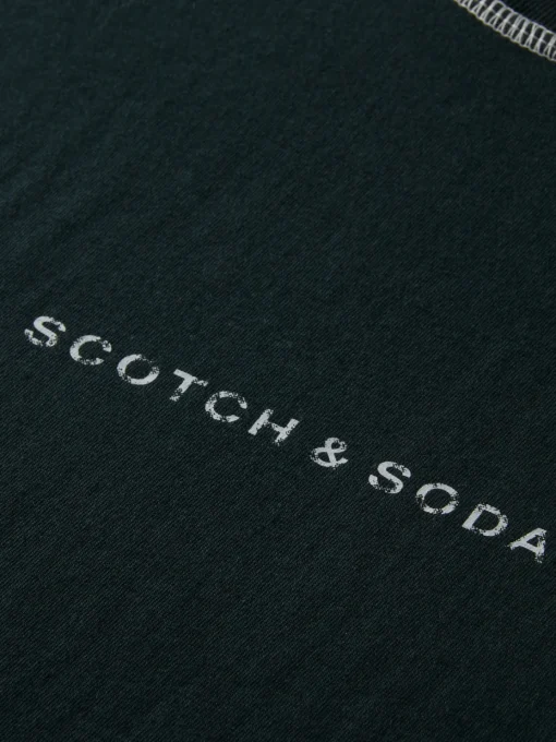 Essential - logo front chest t-shirt