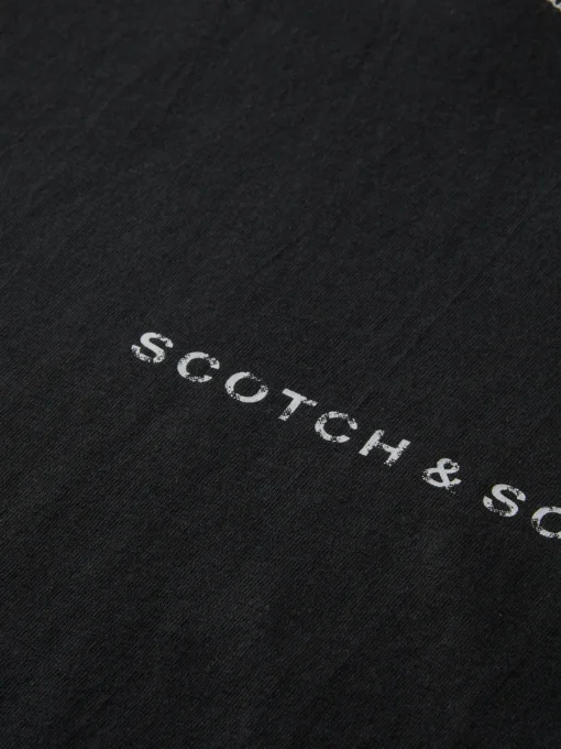 Essential - logo front chest t-shirt