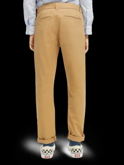 Essential regular slim fit- classic chino
