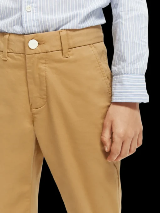 Essential regular slim fit- classic chino