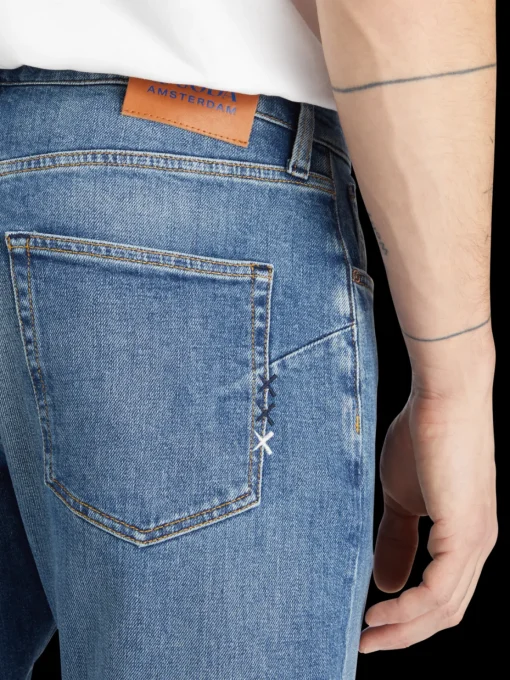 Essential THE ZEE STRAIGHT FIT JEANS   BLUE MOVES