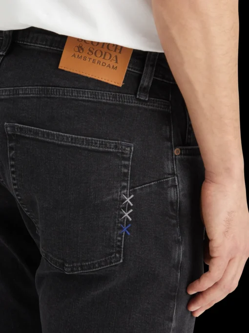 Essential THE ZEE STRAIGHT JEANS   CITY BLACK