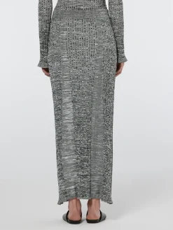 Maxi ribbed knitted skirt
