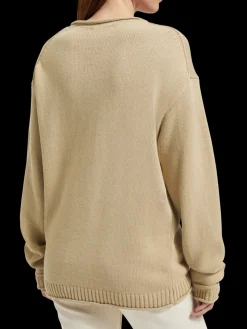 Pullover with rolled edges
