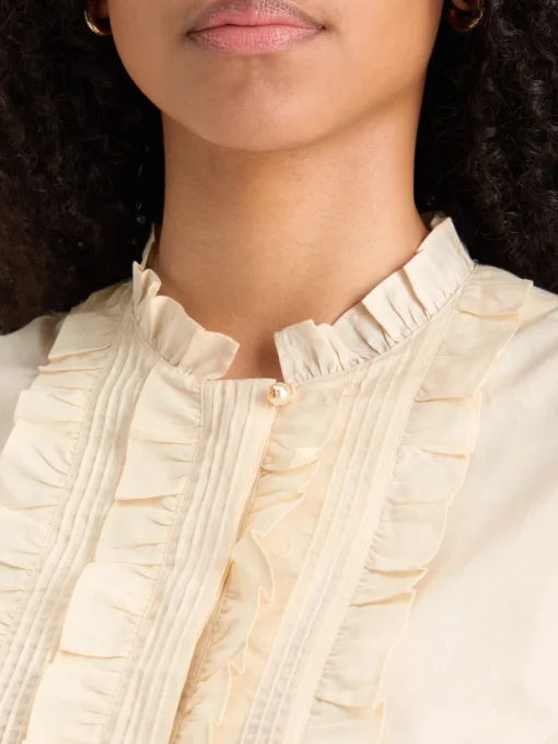 Sleeveless ruffle shirt